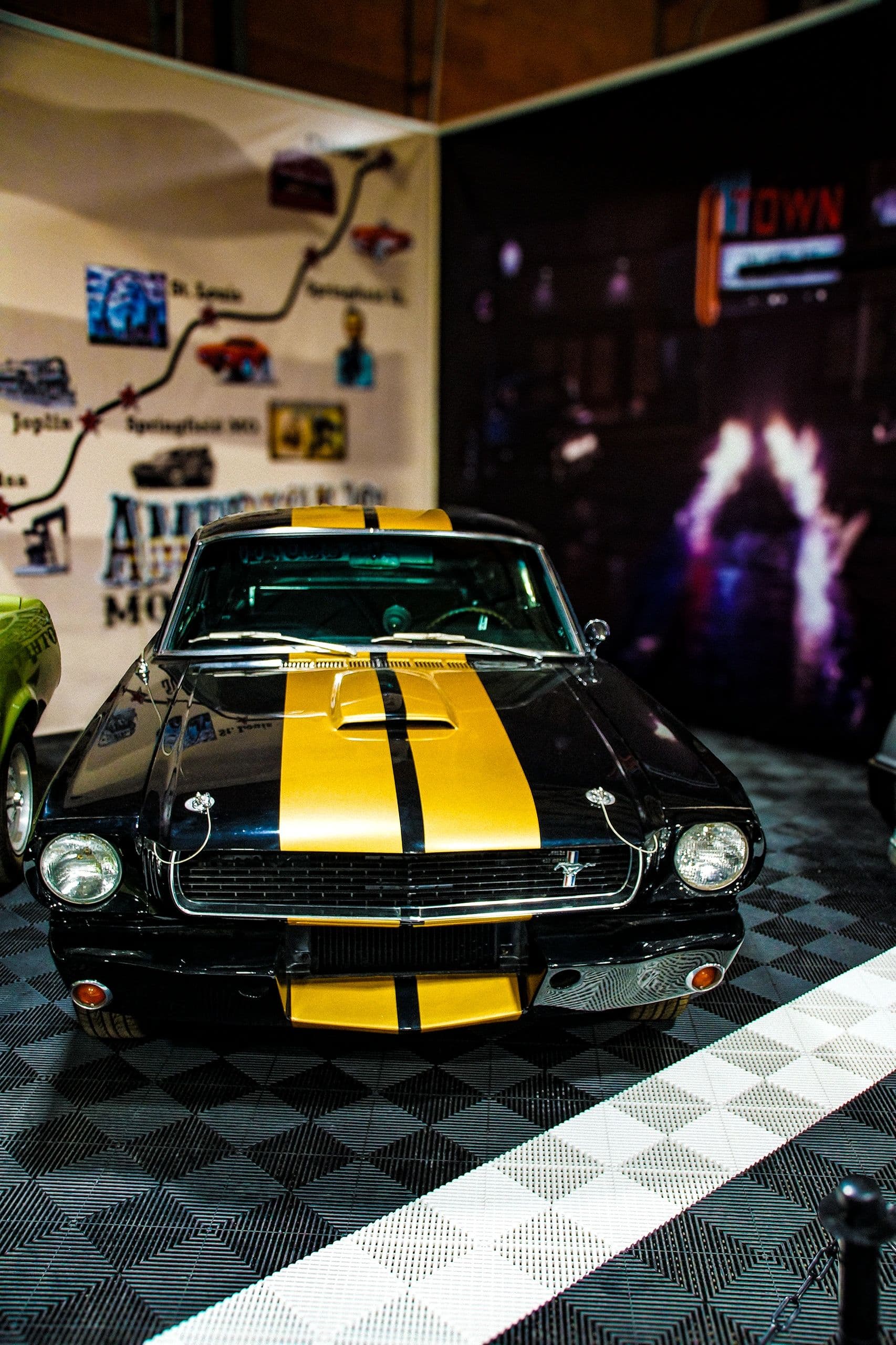 Shelby GT350 — Black and Gold